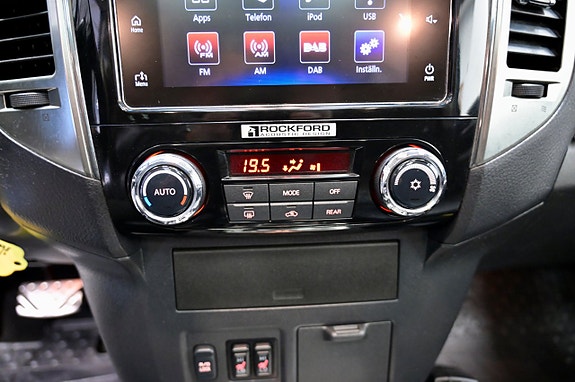 Mitsubishi Pajero 24 of 27