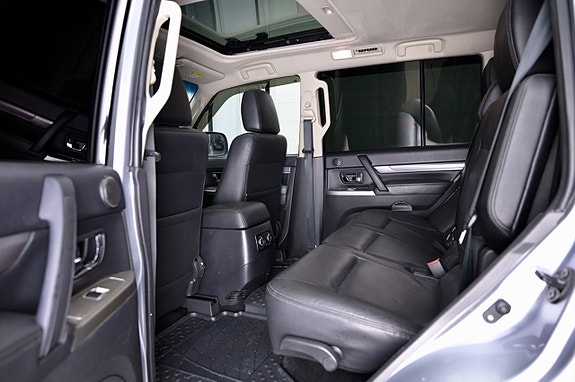 Mitsubishi Pajero 11 of 27