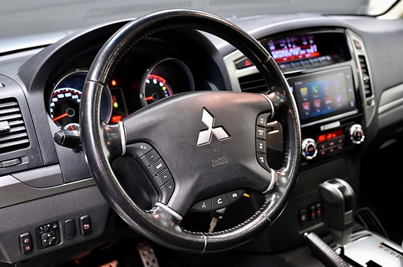 Mitsubishi Pajero 20 of 27