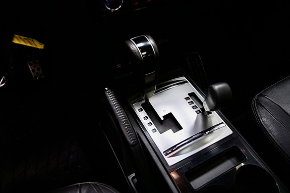 Mitsubishi Pajero 21 of 27