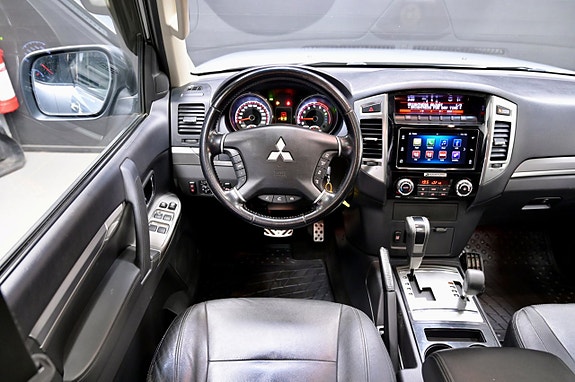 Mitsubishi Pajero 18 of 27