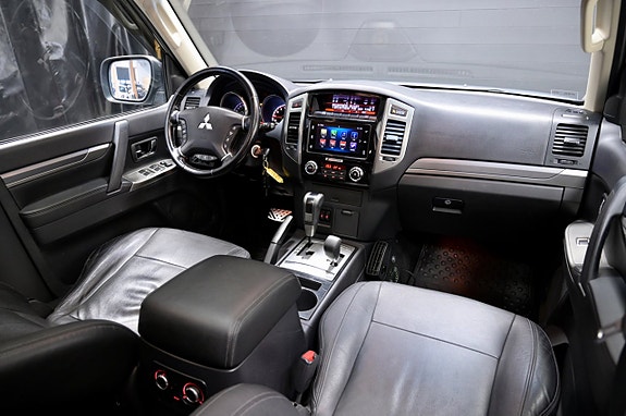 Mitsubishi Pajero 15 of 27