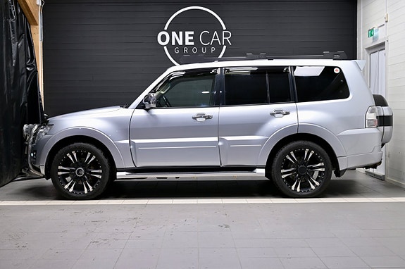 Mitsubishi Pajero 3 of 5