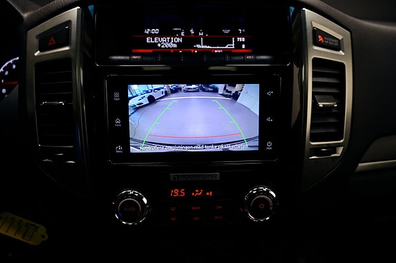 Mitsubishi Pajero 26 of 27