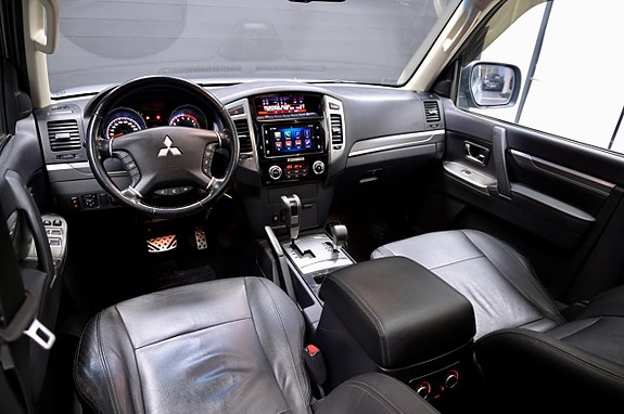 Mitsubishi Pajero 16 of 27