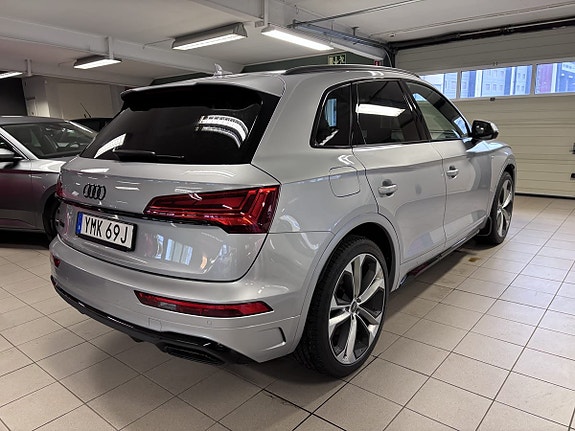 Audi Q5 2 of 5
