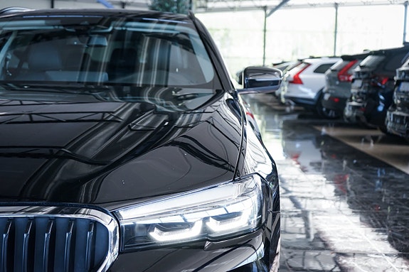 BMW 520d 4 of 5
