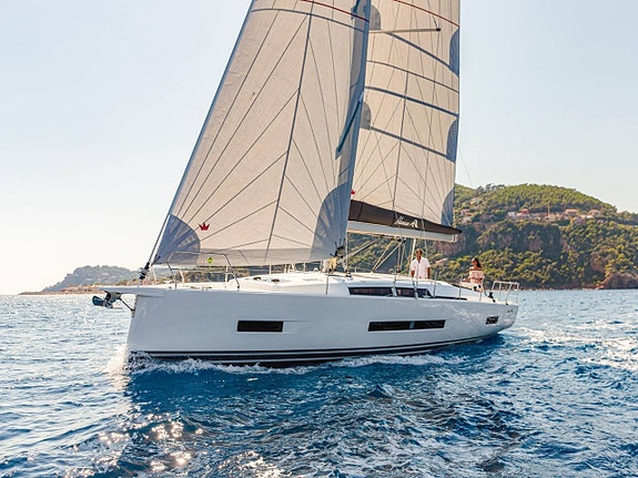 NY Hanse 410 Segelbåt – Modern 40 fot Cruiser
