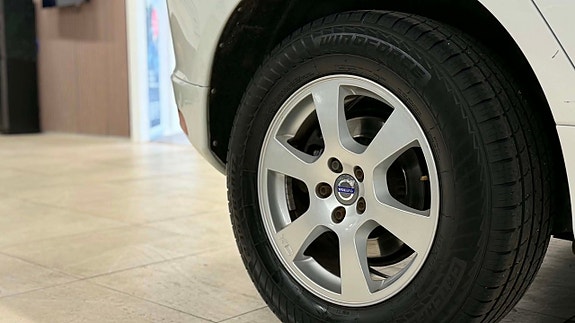 Volvo XC60 9 of 23