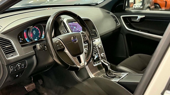 Volvo XC60 13 of 23