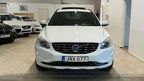 Volvo XC60 2 of 23