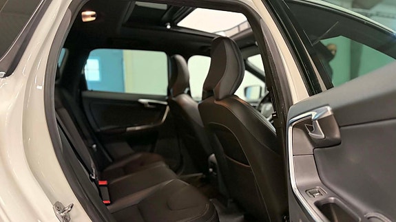 Volvo XC60 15 of 23