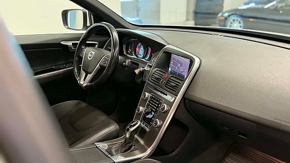 Volvo XC60 12 of 23