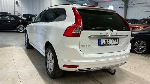 Volvo XC60 8 of 23