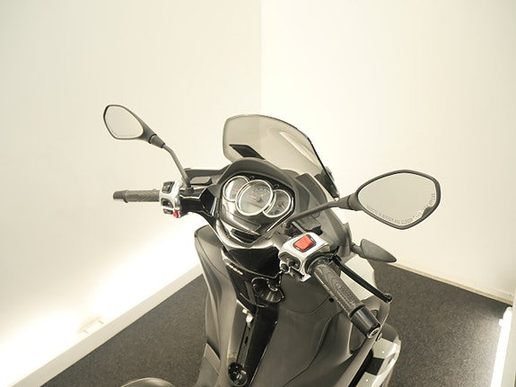 Piaggio MP3 300 0.3 CVT 5 of 7