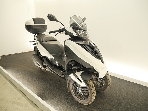 Piaggio MP3 300 0.3 CVT 2 of 7