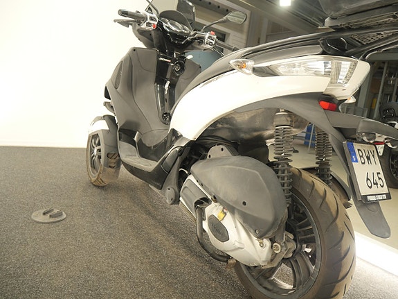 Piaggio MP3 300 0.3 CVT 4 of 7