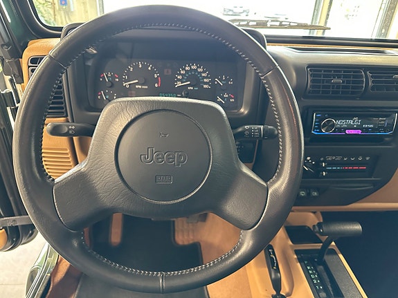 Jeep Wrangler 21 of 30