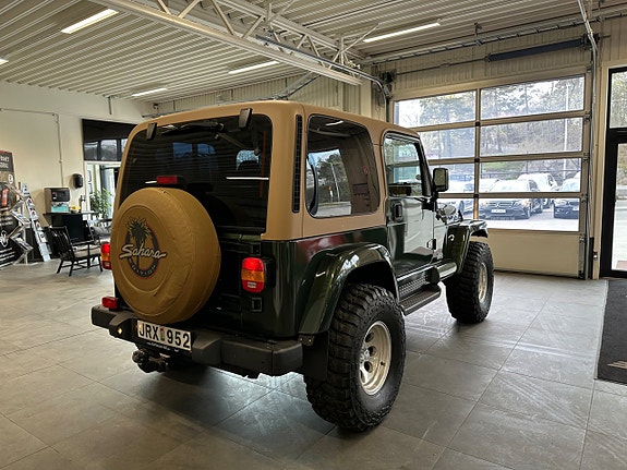 Jeep Wrangler 7 of 30