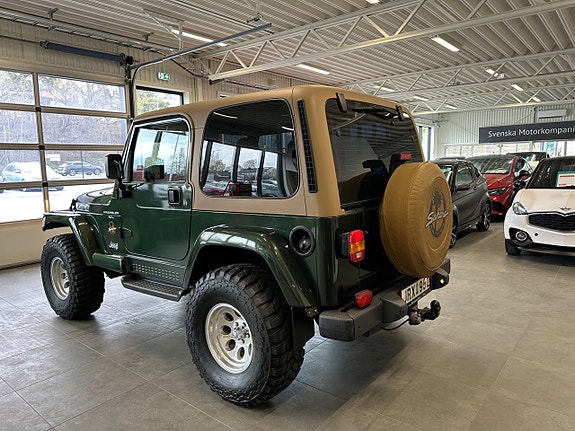 Jeep Wrangler 5 of 5