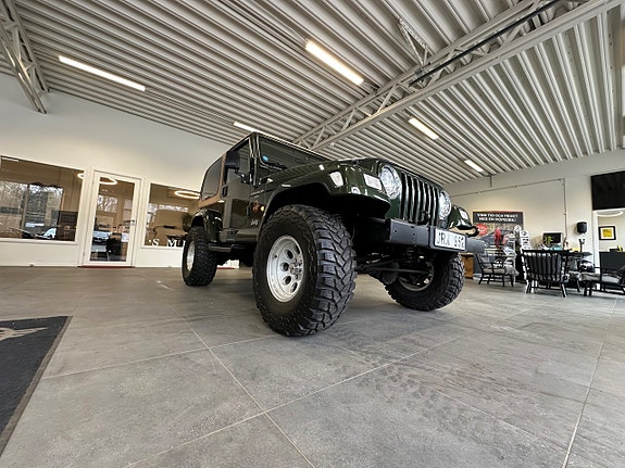 Jeep Wrangler 16 of 30