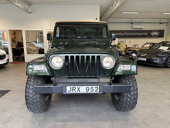 Jeep Wrangler 2 of 5