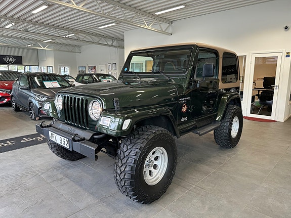 Jeep Wrangler 3 of 5