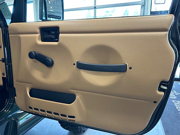 Jeep Wrangler 12 of 30