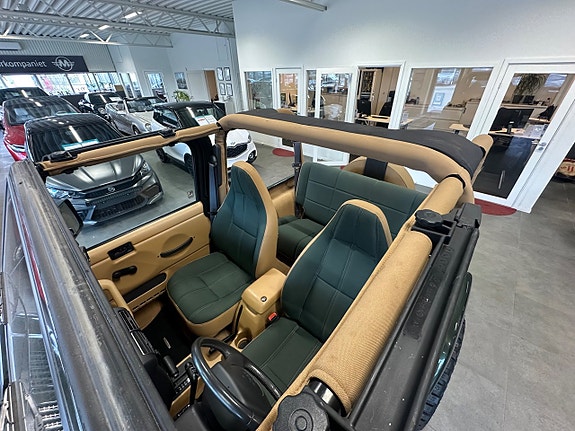 Jeep Wrangler 28 of 30