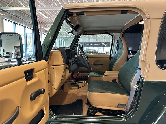 Jeep Wrangler 11 of 30