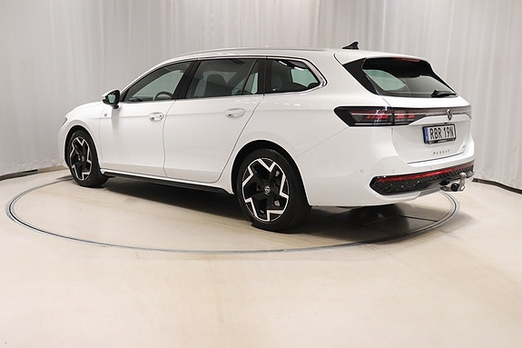 Volkswagen Passat 6 of 12