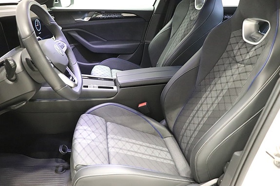Volkswagen Passat 7 of 12