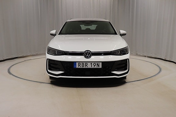 Volkswagen Passat 2 of 5