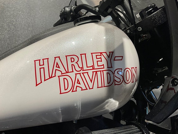 Harley-Davidson Lowrider ST FXLRSt 2 of 7