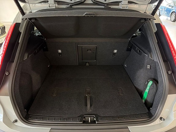 Volvo XC40 17 of 20