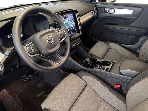 Volvo XC40 9 of 20