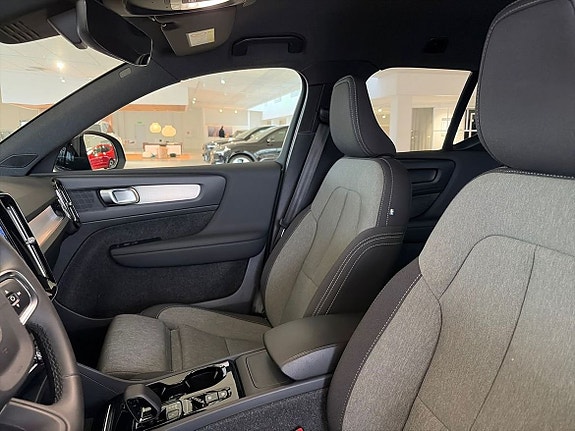 Volvo XC40 10 of 20