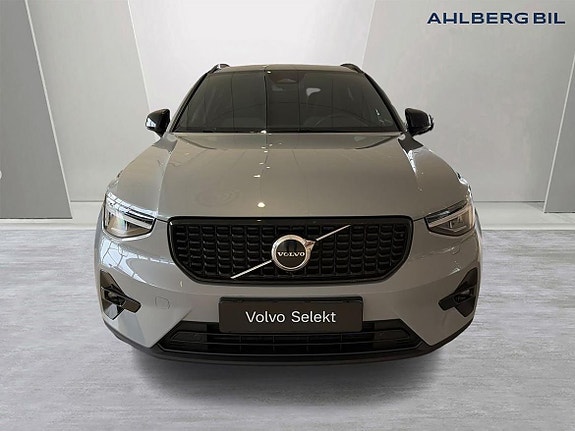 Volvo XC40 4 of 5