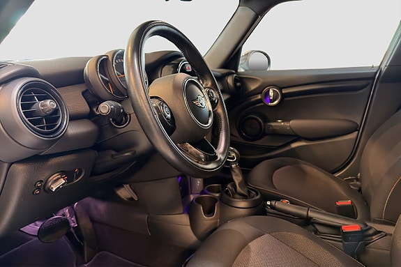 MINI Cooper 7 of 16