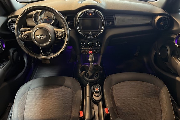 MINI Cooper 13 of 16