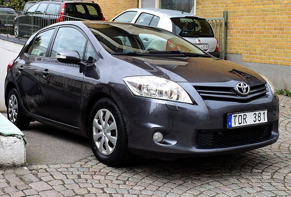 Toyota Auris 2 of 7