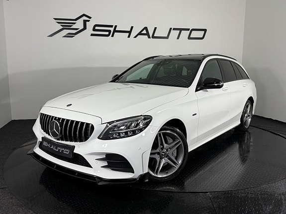Mercedes-Benz C300 2 of 5