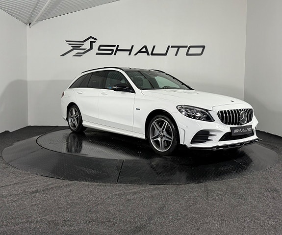 Mercedes-Benz C300 4 of 5