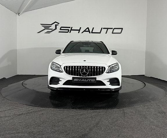 Mercedes-Benz C300 3 of 5