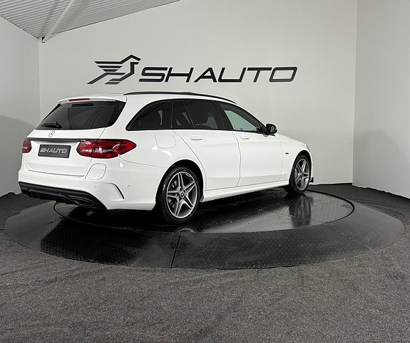Mercedes-Benz C300 6 of 21