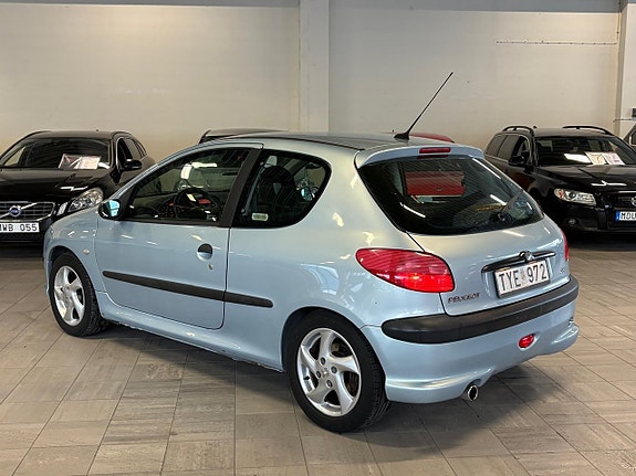 Peugeot 206 2 of 5