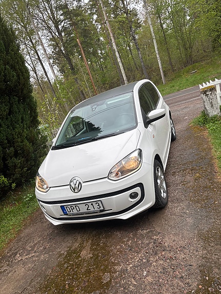 Volkswagen UP! 2 of 3