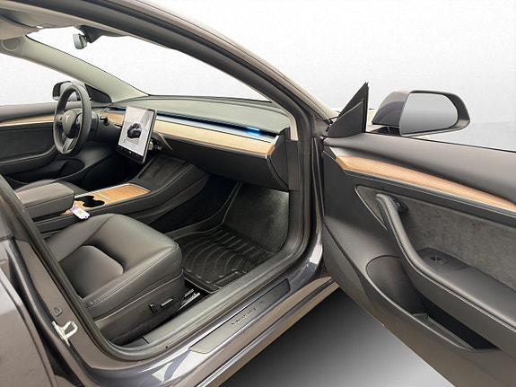 Tesla Model 3 28 of 30