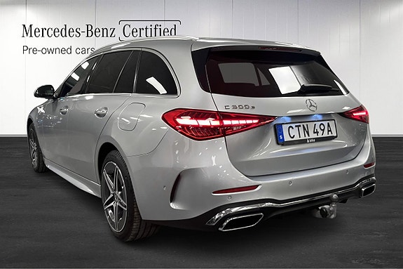 Mercedes-Benz C300 4 of 5