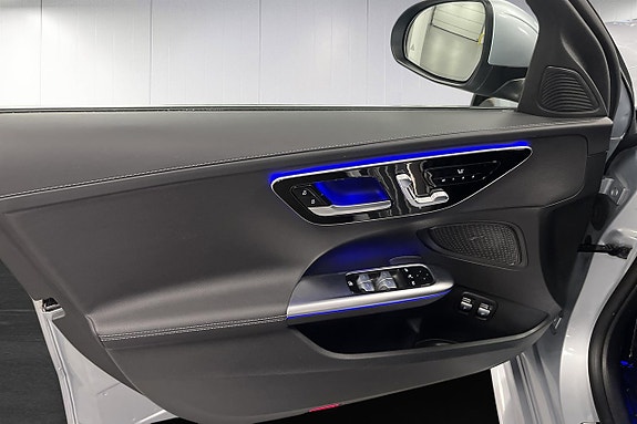 Mercedes-Benz C300 8 of 14